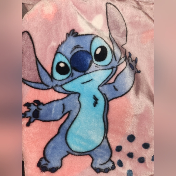 DISNEY- STITCH 60" x 70" Plush Cloud Throw/Blanket NWT - Picture 4 of 4